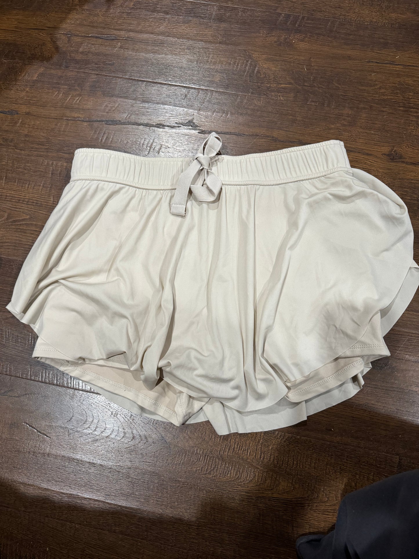 Fly Away athletic skort cream